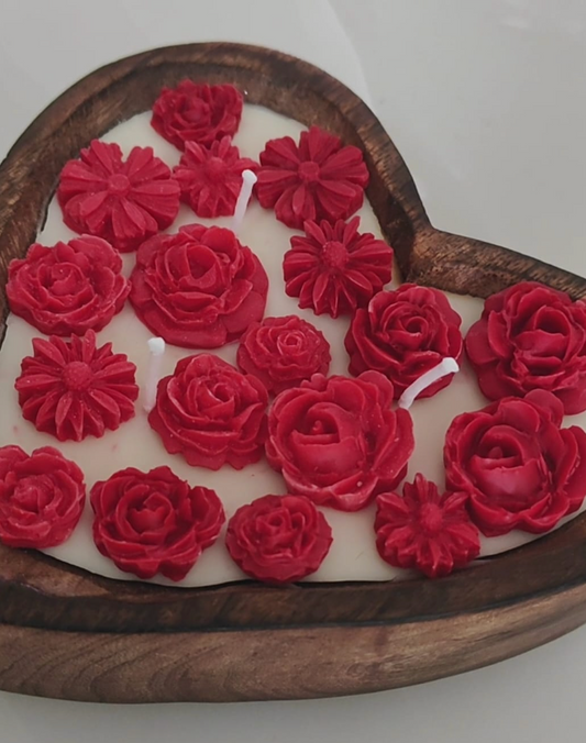 Heart-Shaped Wooden Bowl Candle – Rose & Sandalwood ❤️