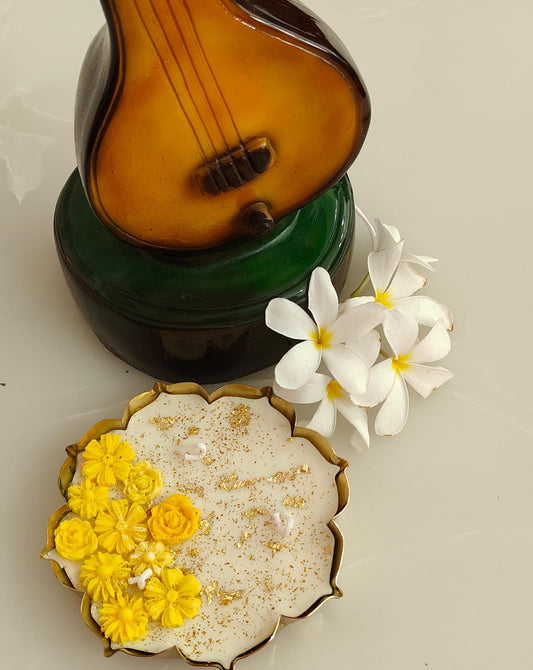 Urli Candle – Floral & Festive Elegance